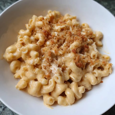 Golden, bubbly Struggle Meal Chicken Macaroni bake with a creamy cheese sauce and breadcrumb topping.
