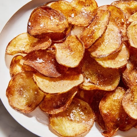 Golden, crispy air-fryer potato chips, perfectly seasoned and ready for a satisfying snack.