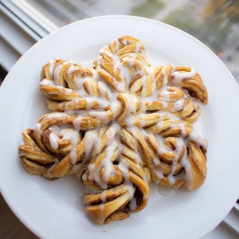 Cinnamon Roll Pull-Apart Snowflake